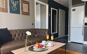 Hotel Golden Circle Suites